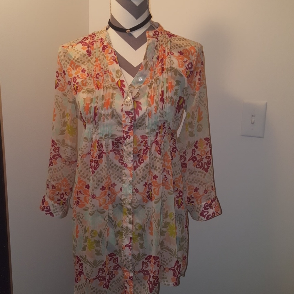 5 for $25.  American rag floral tunic Sz small